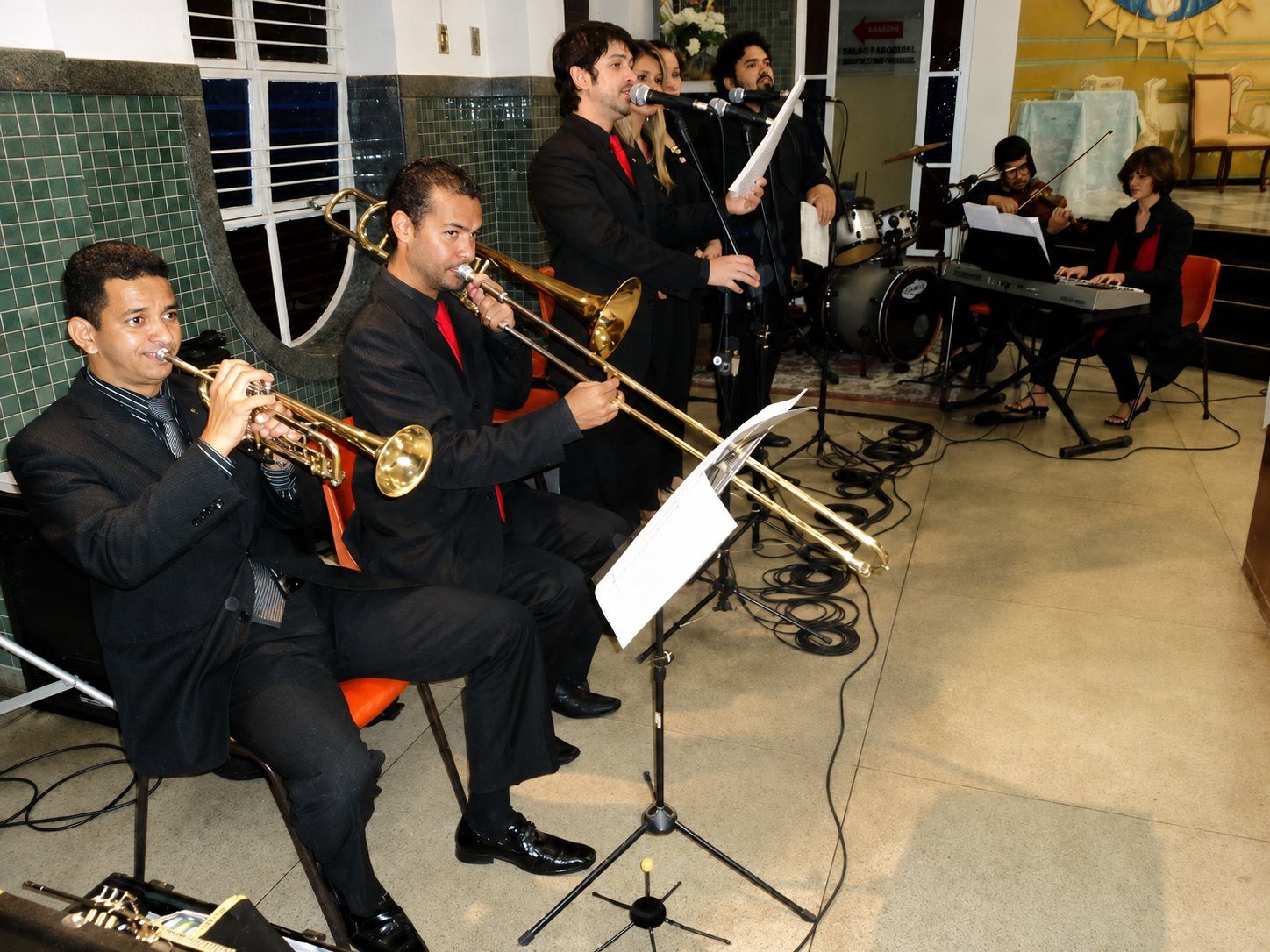 Metais e coral do Musicale em cerimônia