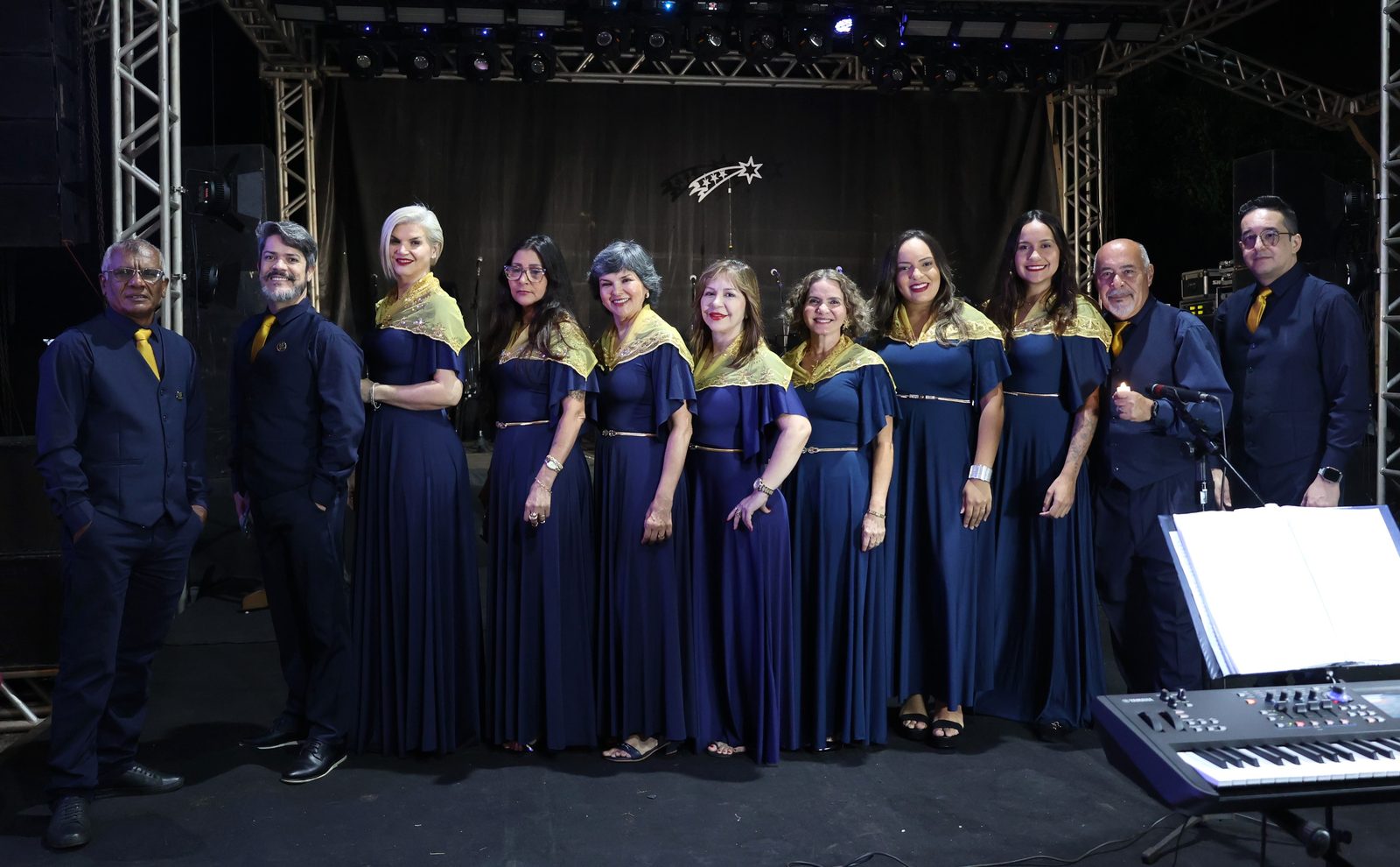 Coral e orquestra da Nalu Prado no palco